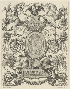 Pannello ornamentale sormontato da un