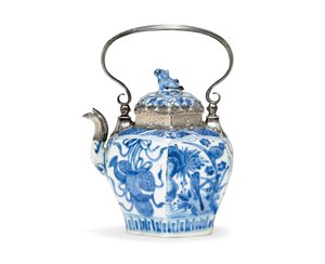 Teiera e coperchio blu e bianco da Ming Dynasty Chinese School