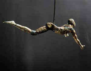 Acrobata (detto anche Il saltatore di tori), figurina in avorio, 1700-1400 a.C.