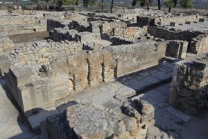 Sito archeologico minoico di Festo. Complesso nord-est. Complesso di quattro stanze direttamente adiacenti al vecchio palazzo. Queste stanze erano utilizzate per conservare vasi rituali di valore. Il famoso "Disco di Festo" con scrittura geroglifica è stat