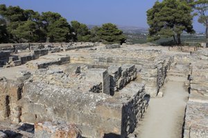 Sito archeologico minoico di Festo. Complesso nord-est. Complesso di quattro stanze direttamente adiacenti al vecchio palazzo. Queste stanze venivano utilizzate per conservare preziosi vasi rituali. Il famoso 