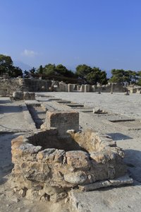 Sito archeologico minoico di Festo. Vista generale del cortile centrale dai santuari dell