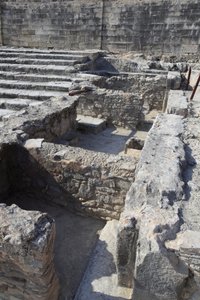 Sito archeologico minoico di Festo. Il santuario tripartito. Questo complesso di stanze davanti al palazzo era un piccolo santuario. Festo, Creta da Minoan