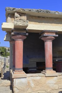 Sito archeologico minoico di Cnosso. Bacini lustrali nord. Ingresso nord del palazzo da Minoan
