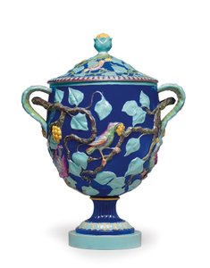 Vaso con coperchio a due manici in maiolica inglese, metà del XIX secolo da Mintons Ltd (attr. to)