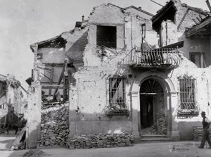 I bombardamenti di Sermide: una casa gravemente danneggiata durante la seconda guerra mondiale da Modestino Baldinetti