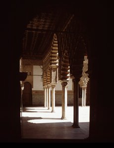 Arte mudéjar: vista del Cortile delle Dame (Patio de las Doncellas) da Mudejar School