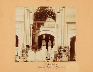 La Porta di Safa, una delle foto di gruppo della Mecca e dei Luoghi Santi dell