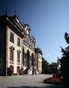 Facciata di Villa Mansi