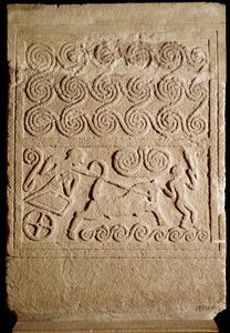 Arte micenea: stele funeraria in calcare con rappresentazione di una battaglia da Micene. XVI secolo a.C. Atene, Museo Archeologico Nazionale