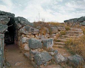 Arte micenea: passaggio coperto della cittadella micenea, città di Tirinto, intorno al 1200 a.C.