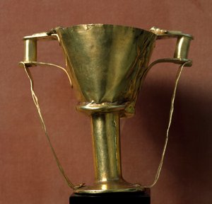 Arte micenea con influenze minoiche: calice (o coppa) in oro con doppio manico chiamato coppa di Nestore da Mycenaean