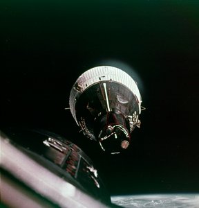 Primo rendezvous nello spazio, 15 dicembre 1965 da NASA Images