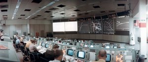 Sala di Controllo delle Operazioni di Missione nel Centro di Controllo Missione, Houston, Texas, USA, 1971