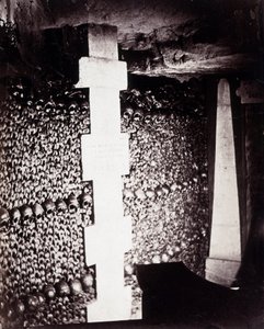 Gli ossari delle catacombe di Parigi. Vicino alla fonte di Lethe o Dimenticanza da Nadar