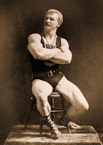 Eugen Sandow, in posa classica greco-romana antica, c.1893 da Napoleon Sarony