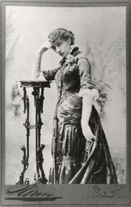 Ritratto di Sarah Bernhardt (1844-1923) scattato negli Stati Uniti da Napoleon Sarony