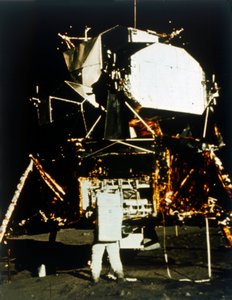 Buzz Aldrin vicino al modulo lunare sulla superficie della Luna, missione Apollo II da Neil Armstrong
