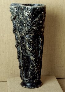 Civiltà sumera: vaso di libagione in steatite del principe Gudea (2141-2122 a.C.). È decorato con draghi e serpenti. Parigi, Museo del Louvre