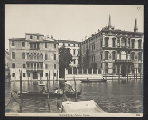 Esterno di un palazzo a Venezia da Neue Photographische Gesellschaft