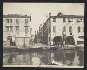 Veduta di una strada a Venezia da Neue Photographische Gesellschaft