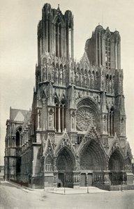 Un grande edificio gotico: la cattedrale di Reims, costruita nei secoli XIII e XIV da Neurdein