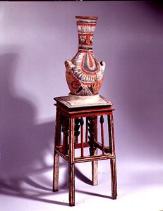 Vaso su uno Sgabello