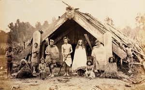 Famiglia Maori, Nuova Zelanda, c.1880s da New Zealander Photographer