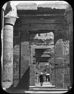 Ingresso del tempio, Kom Ombo, Egitto, c1890 da Newton and Co