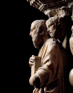 Arte gotica: un profeta con un libro (dettaglio) da Nicola Pisano