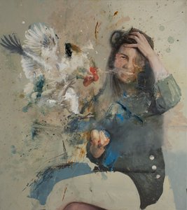 Ragazza con un uovo in mano da Nicola Pucci