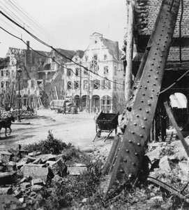 La Grand Place, Arras, Francia, Prima Guerra Mondiale, c1914-c1918 da Nightingale and Co