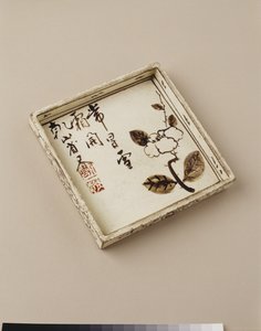 Piatto da torta con disegno di prugne, inizio XVIII secolo da Ogata Kenzan
