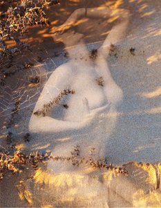 Nudo su sabbia, 2019 (tecnica mista digitale) da Olivia Gozzano
