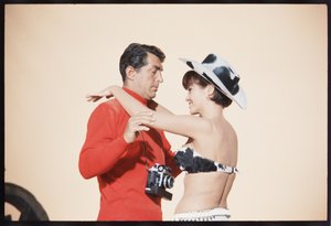 Dean Martin come Matt Helm sul set di 