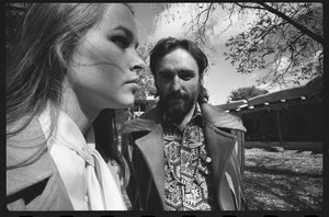 Dennis Hopper e la moglie Michelle Phillips a casa in New Mexico