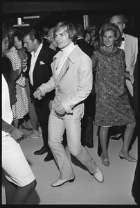 Rudolf Nureyev a una festa in casa a Malibu