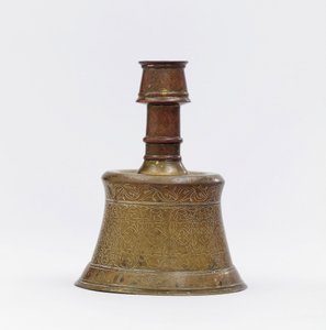 Un candeliere in ottone fuso ottomano, Turchia, fine XV secolo