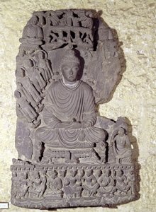Buddha seduto in meditazione