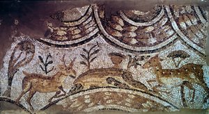 Arte paleocristiana: frammento di mosaici della chiesa: cervi che bevono acqua da Paleo Christian