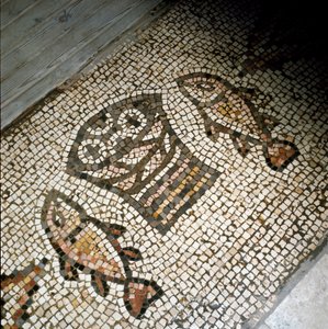 Il miracolo dei pesci e dei pani, mosaico IV o V secolo da Paleo Christian