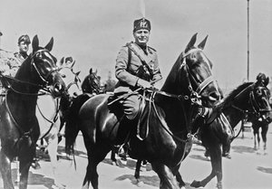 Album "Duce": Benito Mussolini a cavallo con il suo seguito a Roma da Pandimiglio Pandimiglio