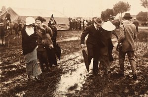 Ospiti alle festività di una caccia alla volpe a Capannelle, vicino a Roma, 22/02/1915 da Paolo Lucchesi