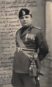 Album "MVSN- Camicie Nere": Centurione della Milizia in uniforme completa, 05/1939 da Pasquini Pasquini