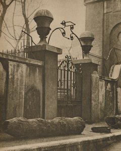Tronchi di olmo per tubi di condotto scavati vicino a St. Annes, Soho, c1935