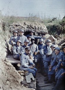 Un gruppo di soldati francesi in una trincea sulla linea del fronte, Hirtzbach, Dipartimento Haut-Rhin, Alsazia, Francia, 16 giugno 1917 da Paul Castelnau