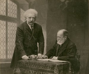 [Due uomini in interni, probabilmente René Thorel e Hollman]. da Paul Nadar
