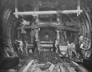 Scavo di una ferrovia a tubo, Great Northern and City Railway, Londra da Pearson and Son Ltd