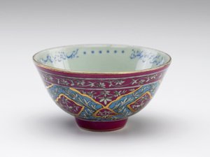 Ciotola con poesia incisa, Iran, dinastia Qajar, fine XIX o inizio XX secolo