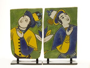 Piastrelle frammentarie con decorazione figurativa